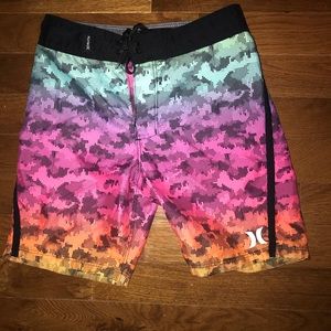 Boys Hurley size 6 Board Shorts Like New